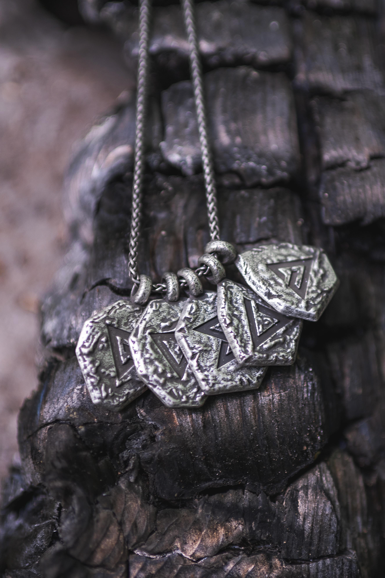 THE WITCHER SIGNS PENDANT SET AND KEEPSAKE BOX