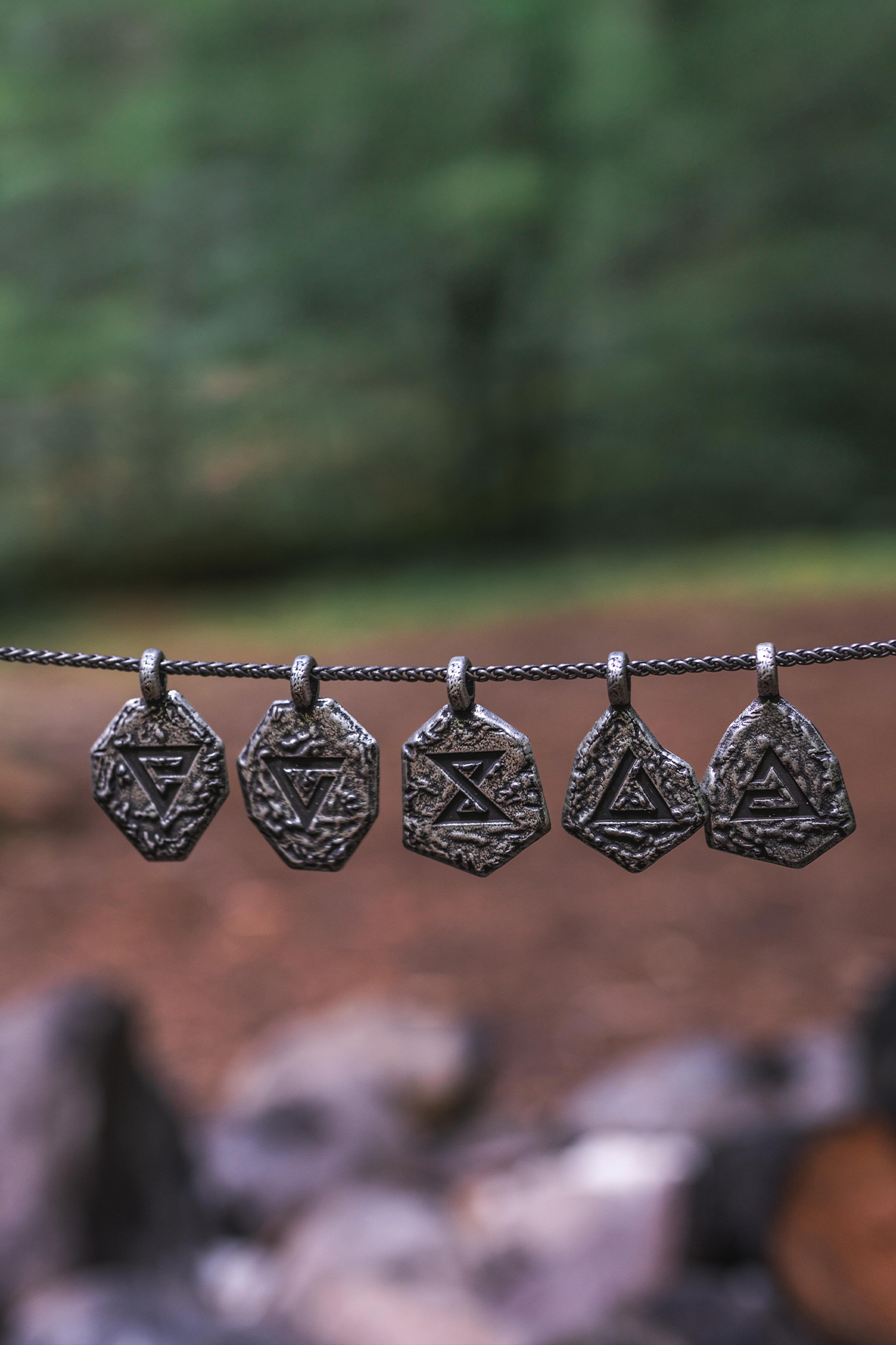 THE WITCHER SIGNS PENDANT SET AND KEEPSAKE BOX