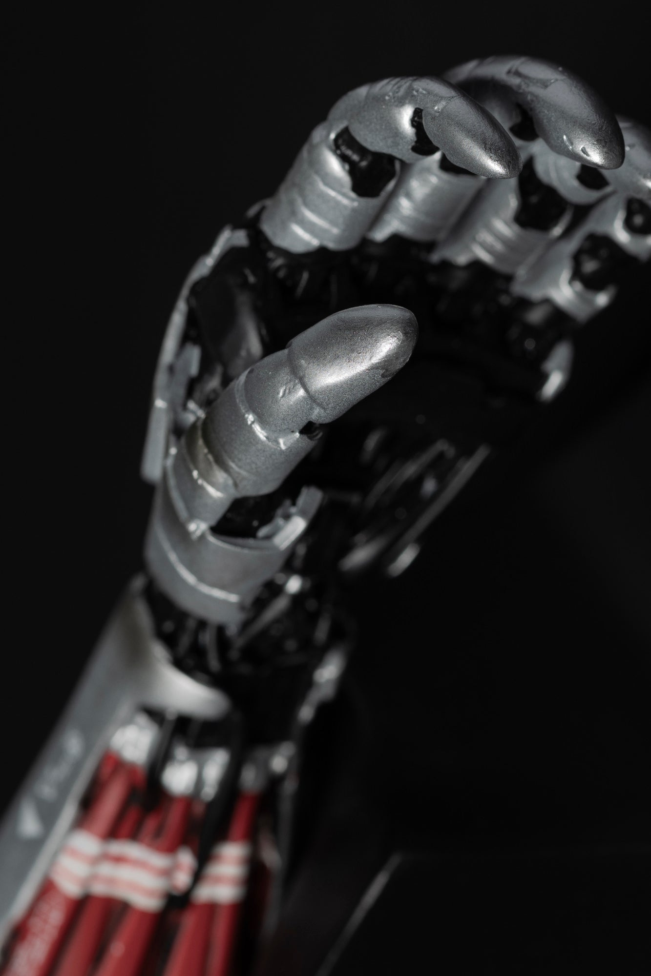 CYBERPUNK 2077: JOHNNY SILVERHAND ARM REPLICA