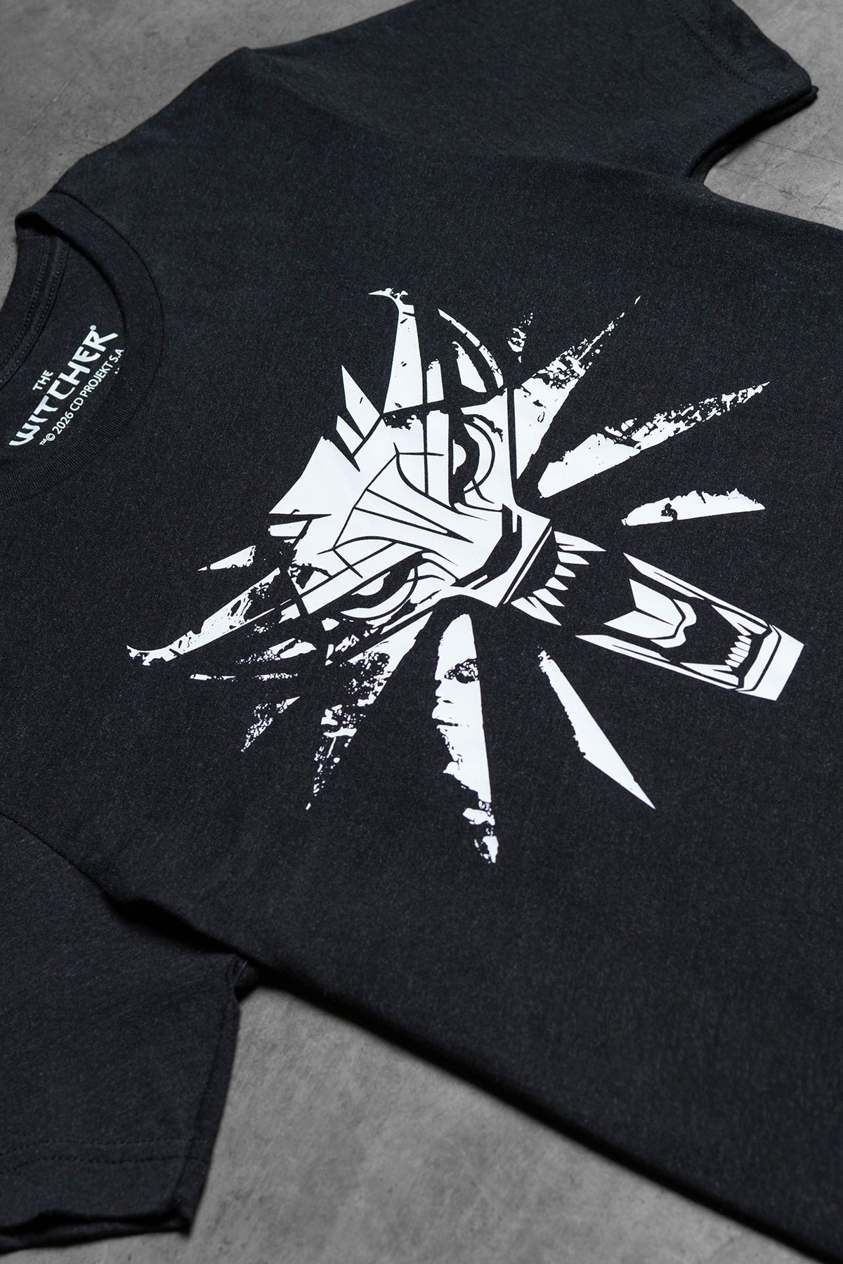THE WITCHER WOLF MEDALLION TEE