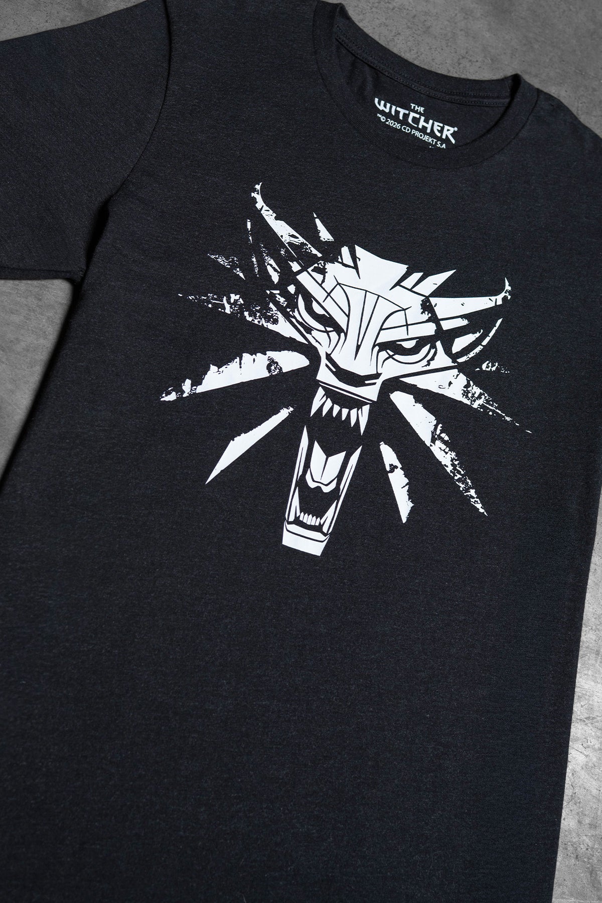 THE WITCHER WOLF MEDALLION TEE