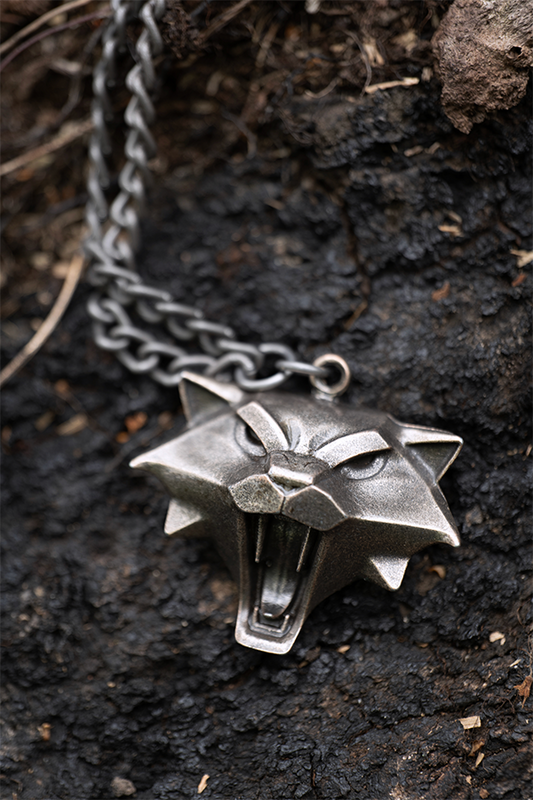 THE WITCHER CAT SCHOOL MEDALLION