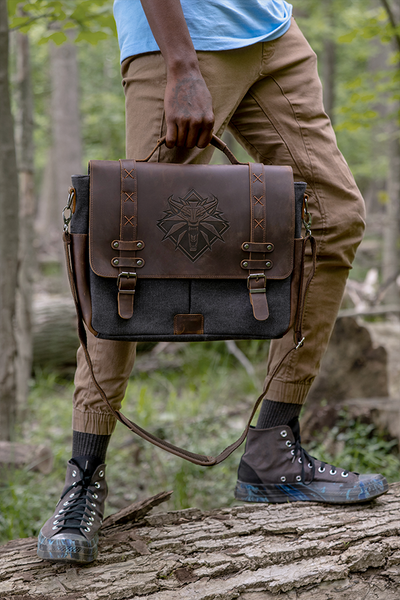 How To Carry A Messenger Bag? Expert Tips for Stylish Comfort