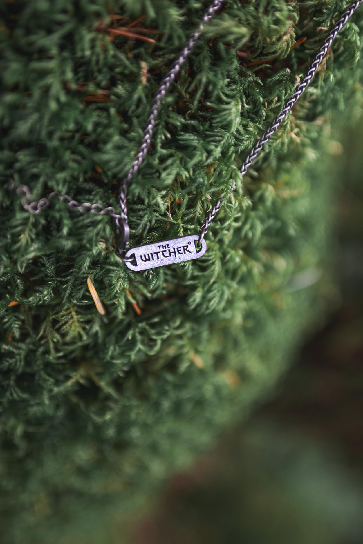 THE WITCHER SIGNS PENDANT SET AND KEEPSAKE BOX