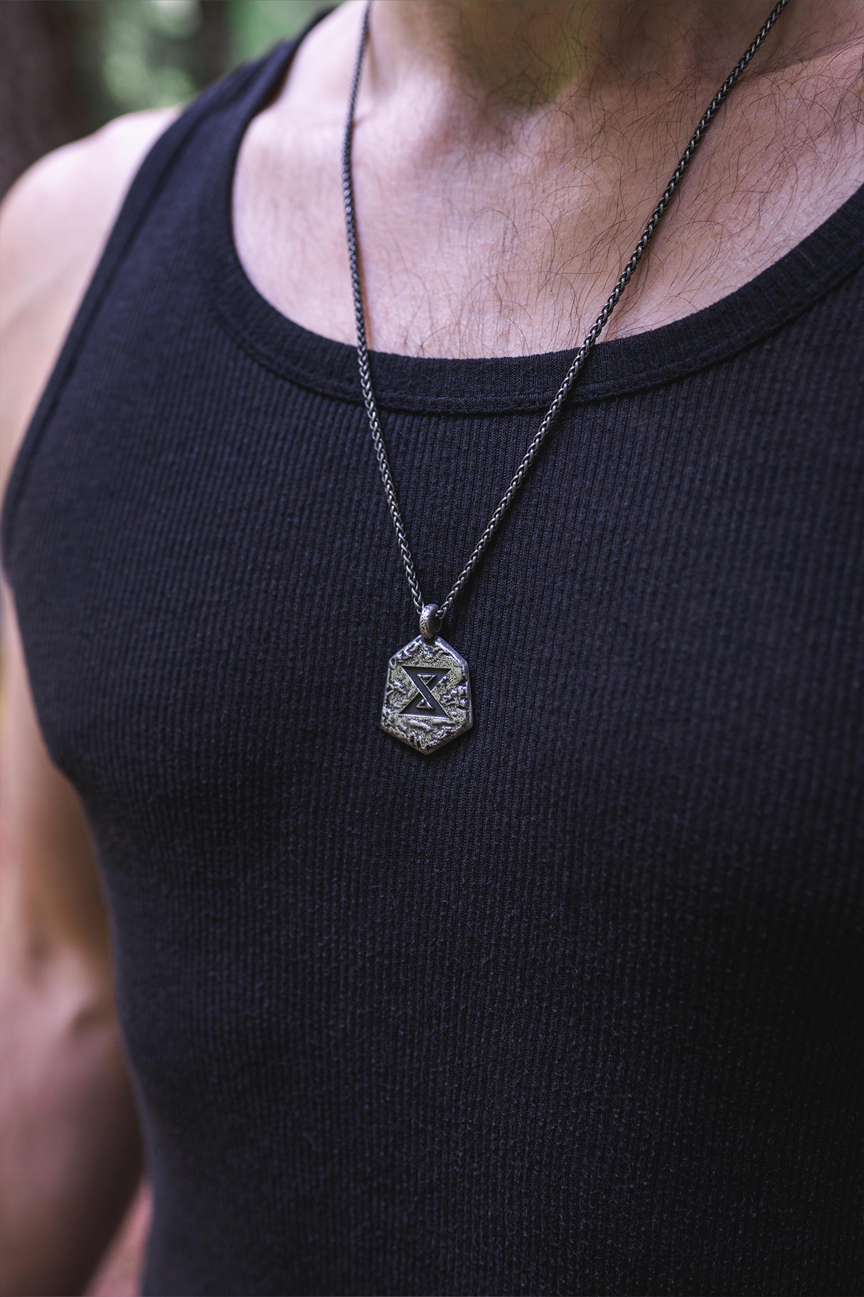 THE WITCHER SIGNS PENDANT SET AND KEEPSAKE BOX