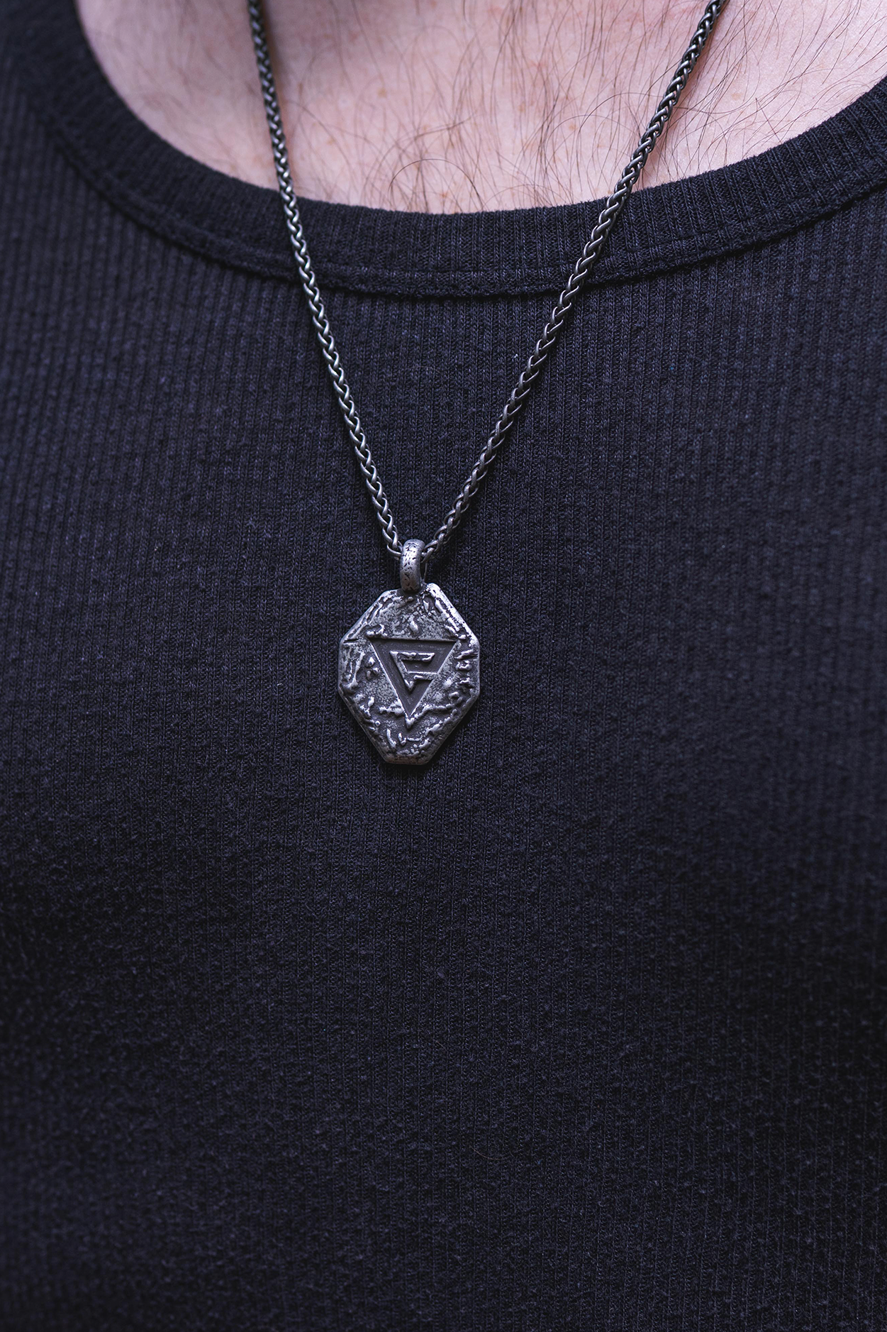 THE WITCHER SIGNS PENDANT SET AND KEEPSAKE BOX
