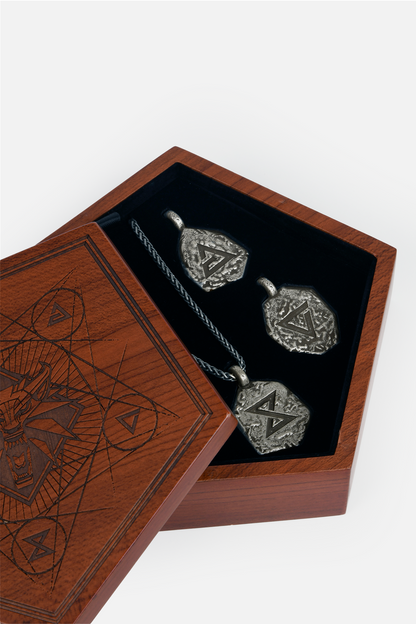 THE WITCHER SIGNS PENDANT SET AND KEEPSAKE BOX