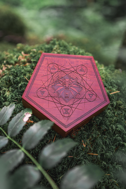 THE WITCHER SIGNS PENDANT SET AND KEEPSAKE BOX