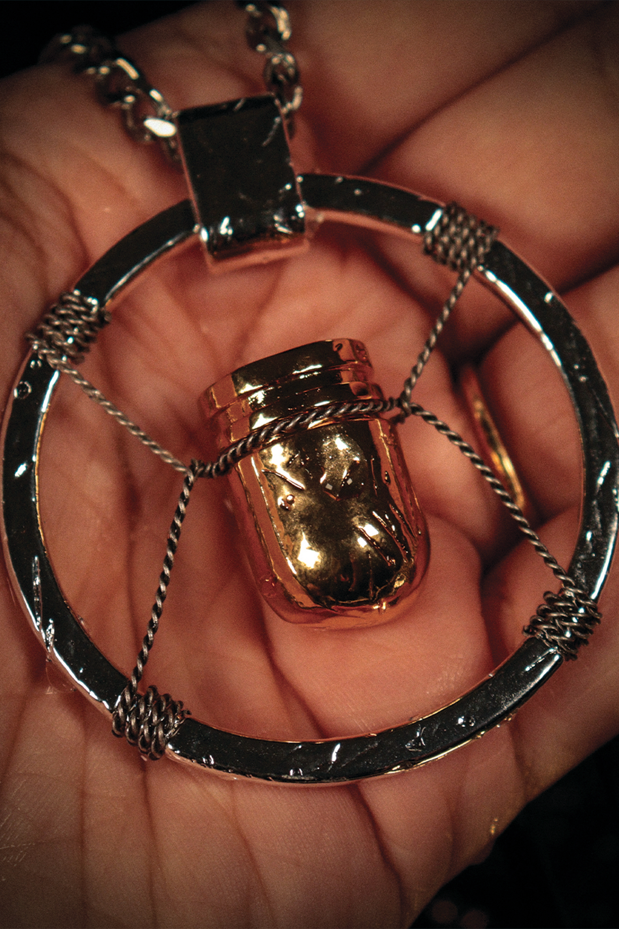 CYBERPUNK 2077 V'S BULLET NECKLACE PRECIOUS METAL EDITION