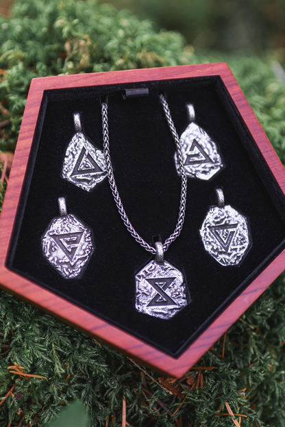 THE WITCHER SIGNS PENDANT SET AND KEEPSAKE BOX