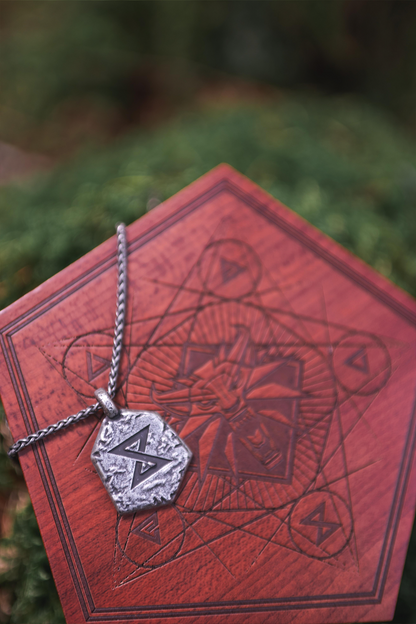 THE WITCHER SIGNS PENDANT SET AND KEEPSAKE BOX