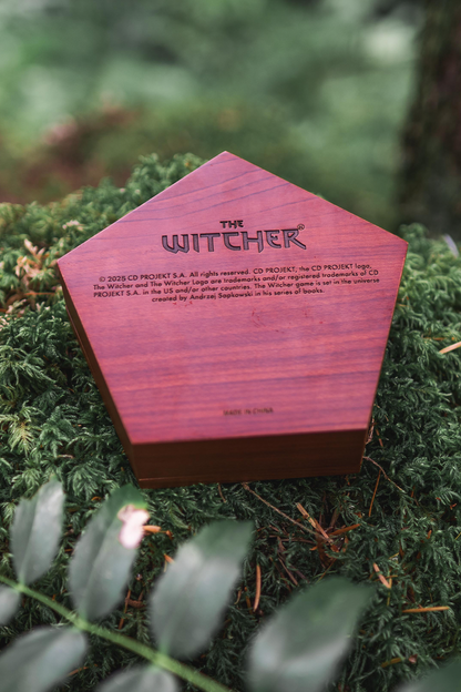THE WITCHER SIGNS PENDANT SET AND KEEPSAKE BOX