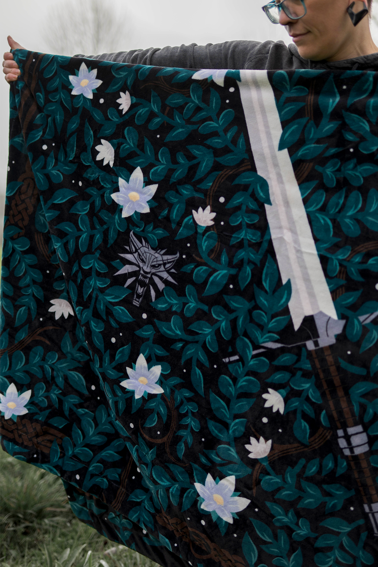 THE WITCHER GERALT'S SWORDS BLANKET